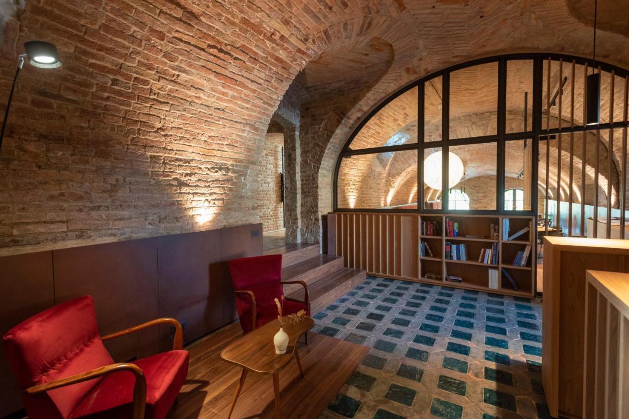 Hotel Le Marne Relais Costigliole d'Asti Esterno foto