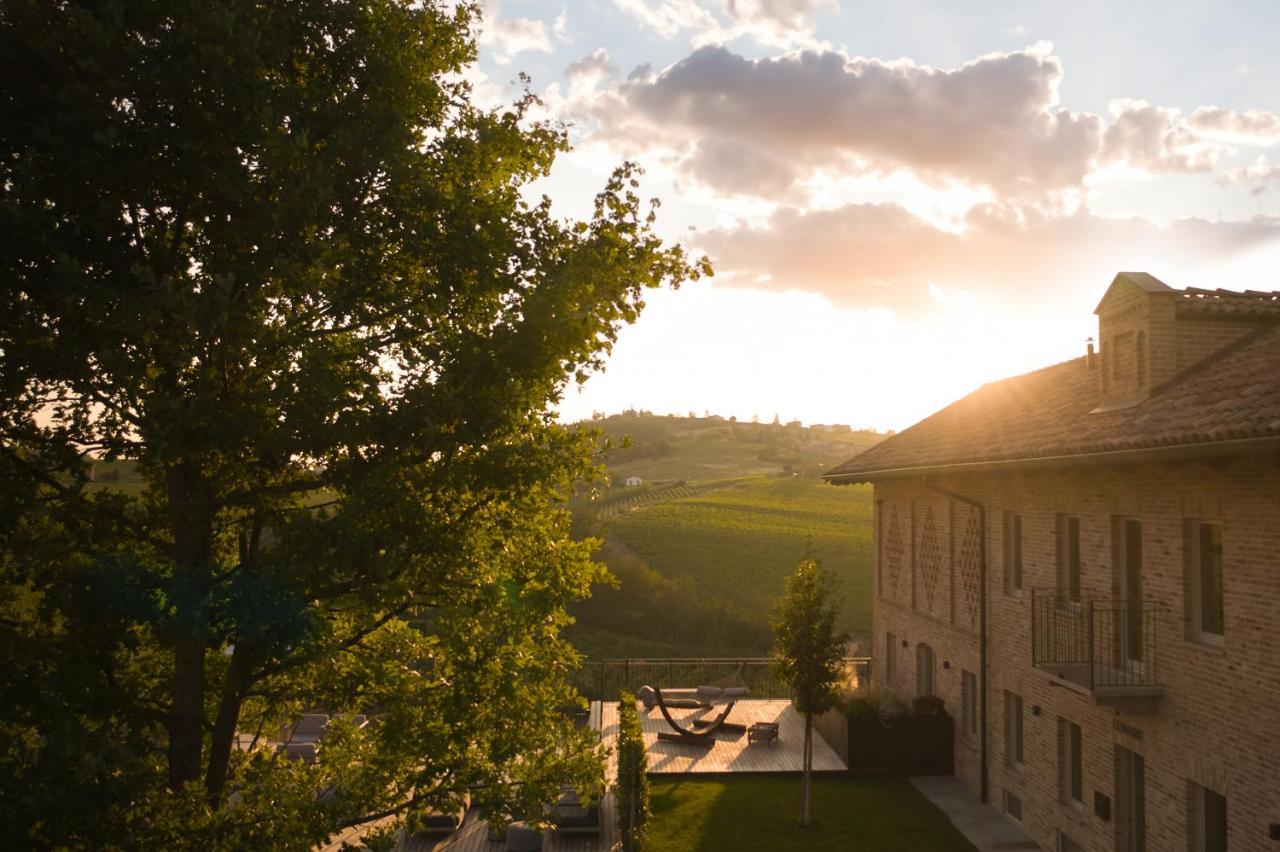 Hotel Le Marne Relais Costigliole d'Asti Esterno foto