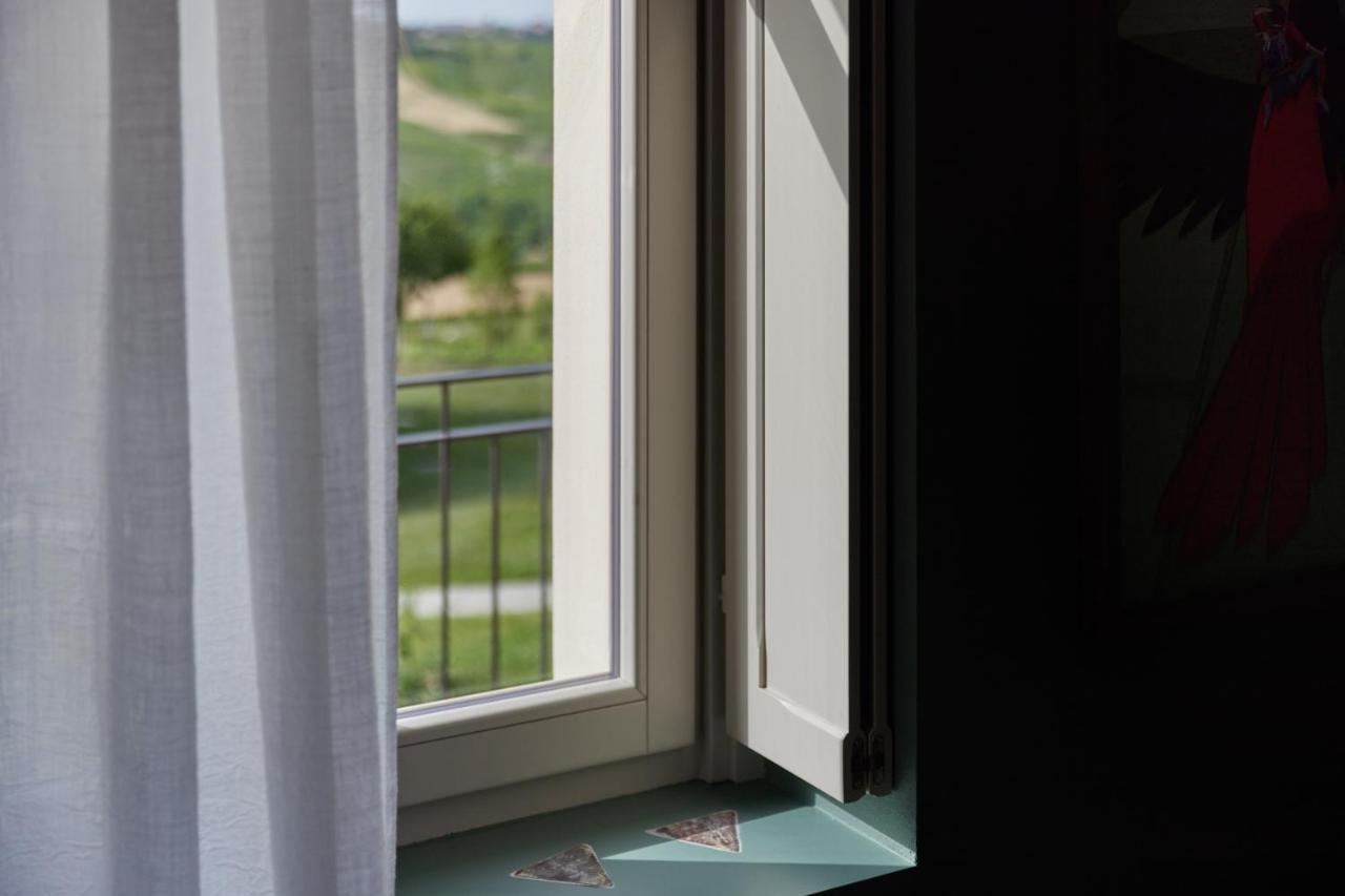 Hotel Le Marne Relais Costigliole d'Asti Esterno foto