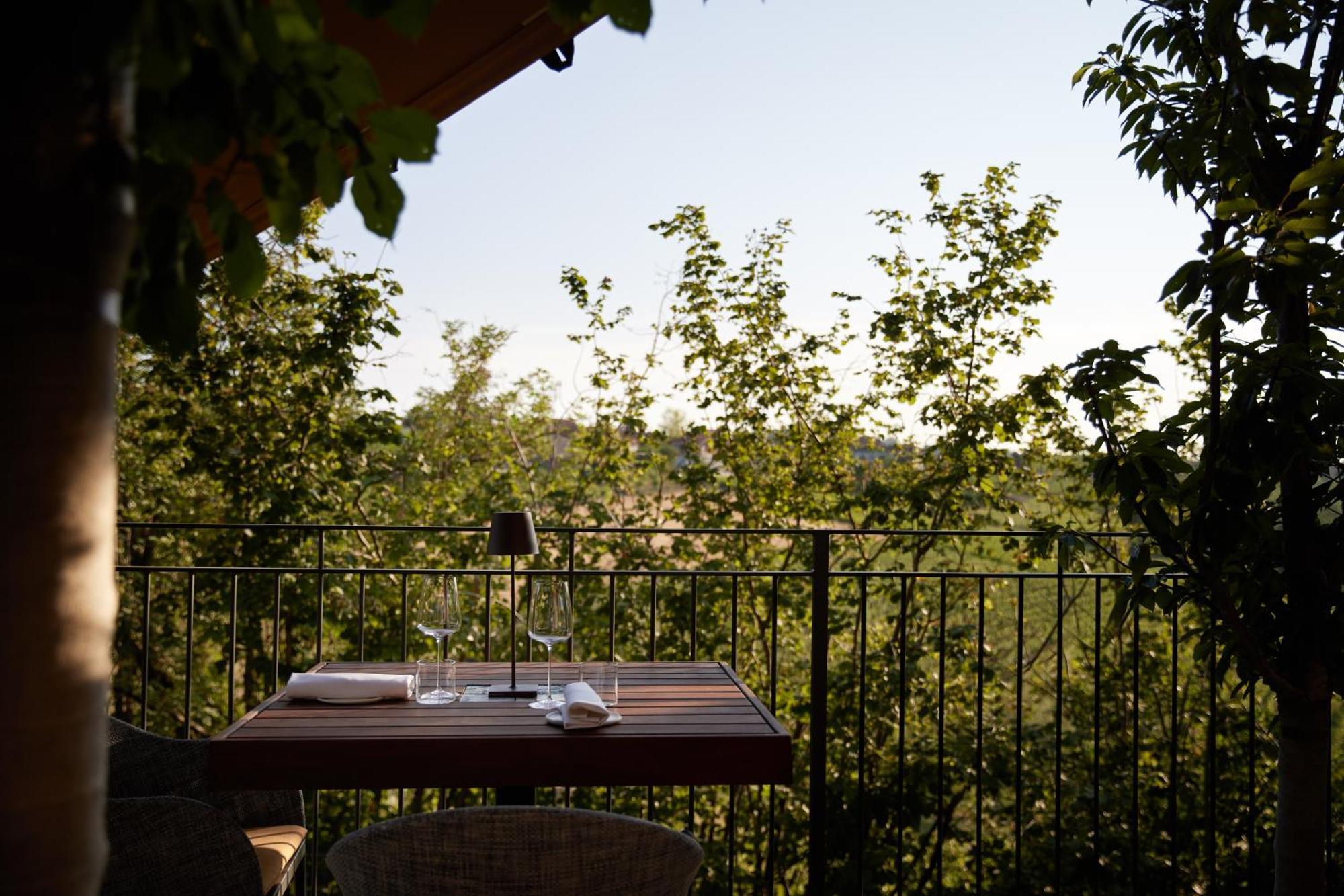 Hotel Le Marne Relais Costigliole d'Asti Esterno foto